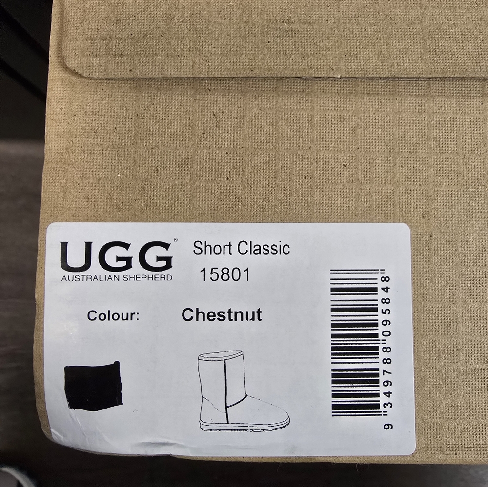 UGG Short Classic Boot Womens Size 5 BNIB Chestnut - Picture 3 of 8